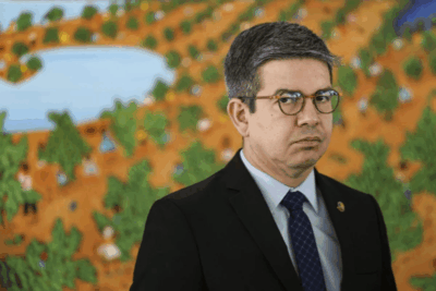 Randolfe quer nova regra para eleição de senadores; direita vê ‘golpe’