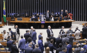 Câmara aprova urgência para derrubar aumento do IOF