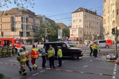 Atropelamento em massa deixa vários feridos no centro de Stuttgart, na Alemanha