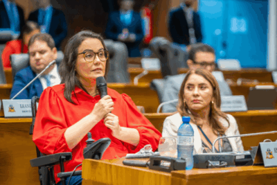 Andreia Rezende parabeniza governador pelo programa Cartão Travessia