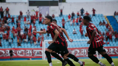 Vereador critica condições do Estádio Nhozinho Santos após reinauguração