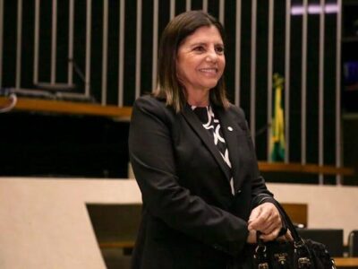 Roseana é exonerada e reassume mandato na Câmara