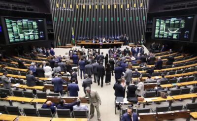 Câmara pode concluir hoje votação de projeto do ajuste fiscal com novo limite de gastos em caso de déficit nas contas