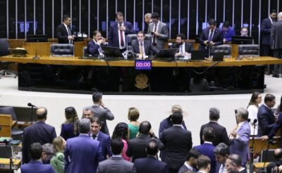 Câmara aprova suspensão de ação penal contra Delegado Ramagem relacionada a atos do 8 de janeiro