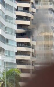 Veja o vídeo: Apartamento na Península em São Luís pega fogo