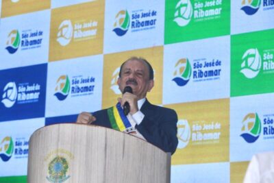 Dr. Julinho é denunciado por repasse irregular de R$ 11,8 milhões do FUNDEB