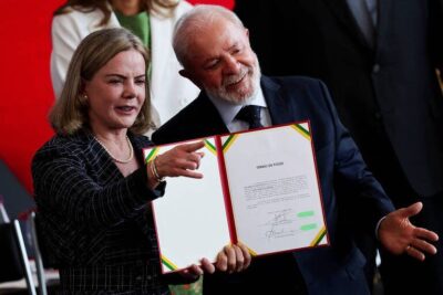 Lula diz que botou ‘mulher bonita’ na articulação para melhorar relação com Congresso