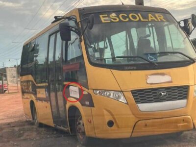 Ônibus Escolar da cidade de Pinheiro está abandonado na cidade de Governador Nunes Freire há mais de um ano