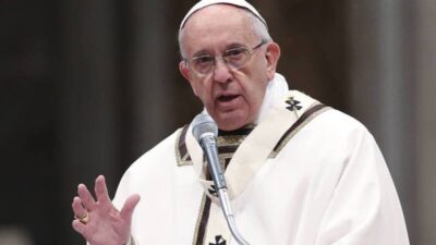 Papa Francisco tem infecção polimicrobiana