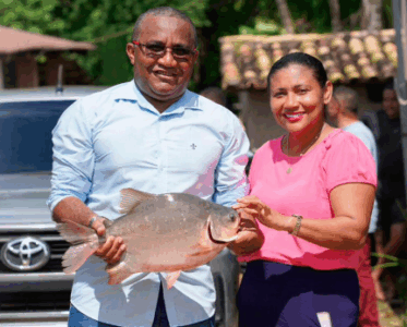 Prefeito Nivaldo Araújo realiza distribuição de peixes para famílias carentes de Alcântara