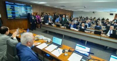 PEC que acaba com a reeleição é aprovada na CCJ do Senado