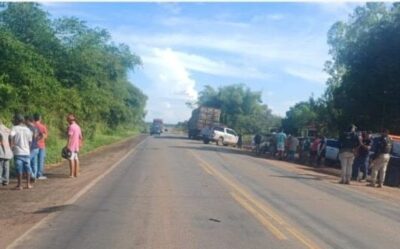 Motociclista morre após colidir com caminhão na BR-135, em Miranda do Norte