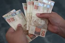 2025 começa com salário mínimo vigorando de R$ 1.518