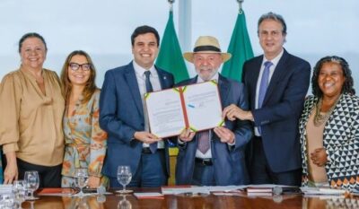 Presidente Lula sanciona lei que proíbe o uso de celular em escolas