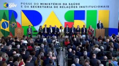 Posse de Gleisi/Padilha tem presença de Sarney