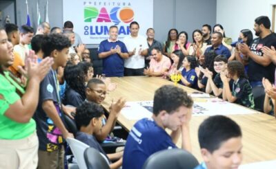 Fred Campos recebe alunos de Paço do Lumiar na sede da Prefeitura