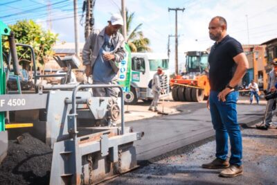 Após operação tapa-buracos, Prefeitura de Bacabal inicia pavimentação de ruas e avenidas da cidade