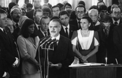 Parte dos militares considerava Sarney um traidor por ter apoiado a ditadura e depois se distanciado, diz historiador