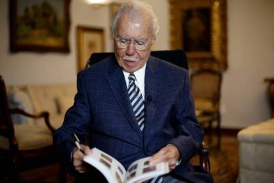 Aos 94 anos, Sarney prepara livro com reflexões sobre política. Veja entrevista