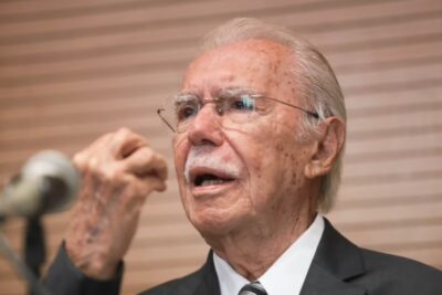 Quanto vale um Deputado?, questiona Sarney em artigo