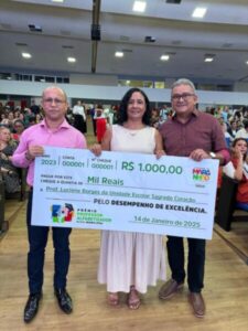 Estado reconhece avanço na educação de Cururupu e premia prefeito com selo ouro