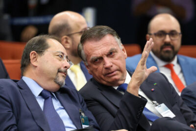 Bolsonaro faz romaria por anistia em reuniões com governadores de direita