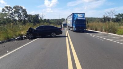Colisão frontal entre carros deixa três feridos graves na BR-316, em Caxias